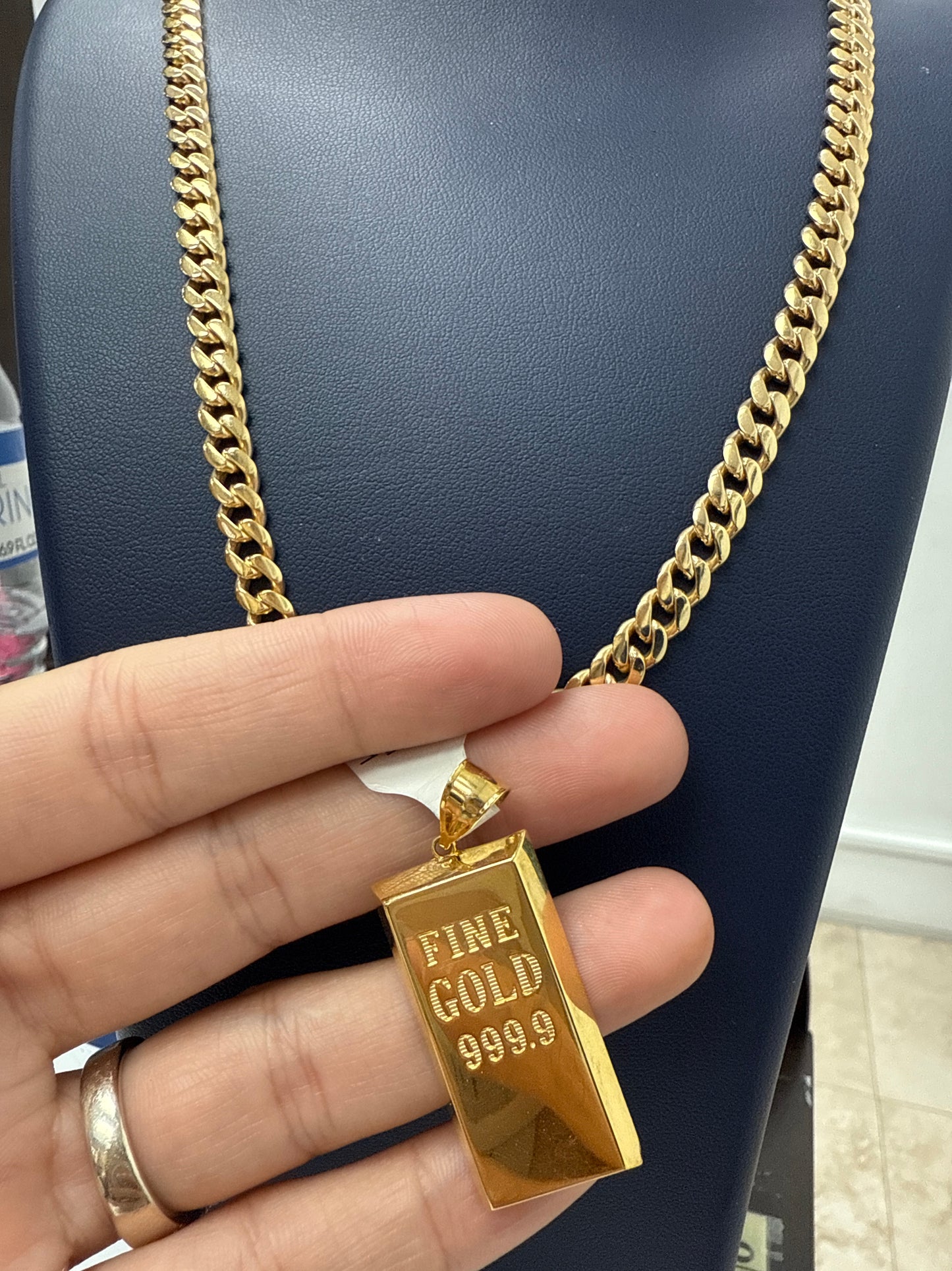 Chain Cuban link with pendant