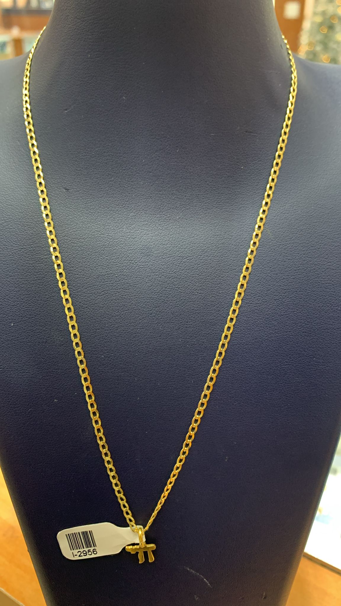 Chain with pendant