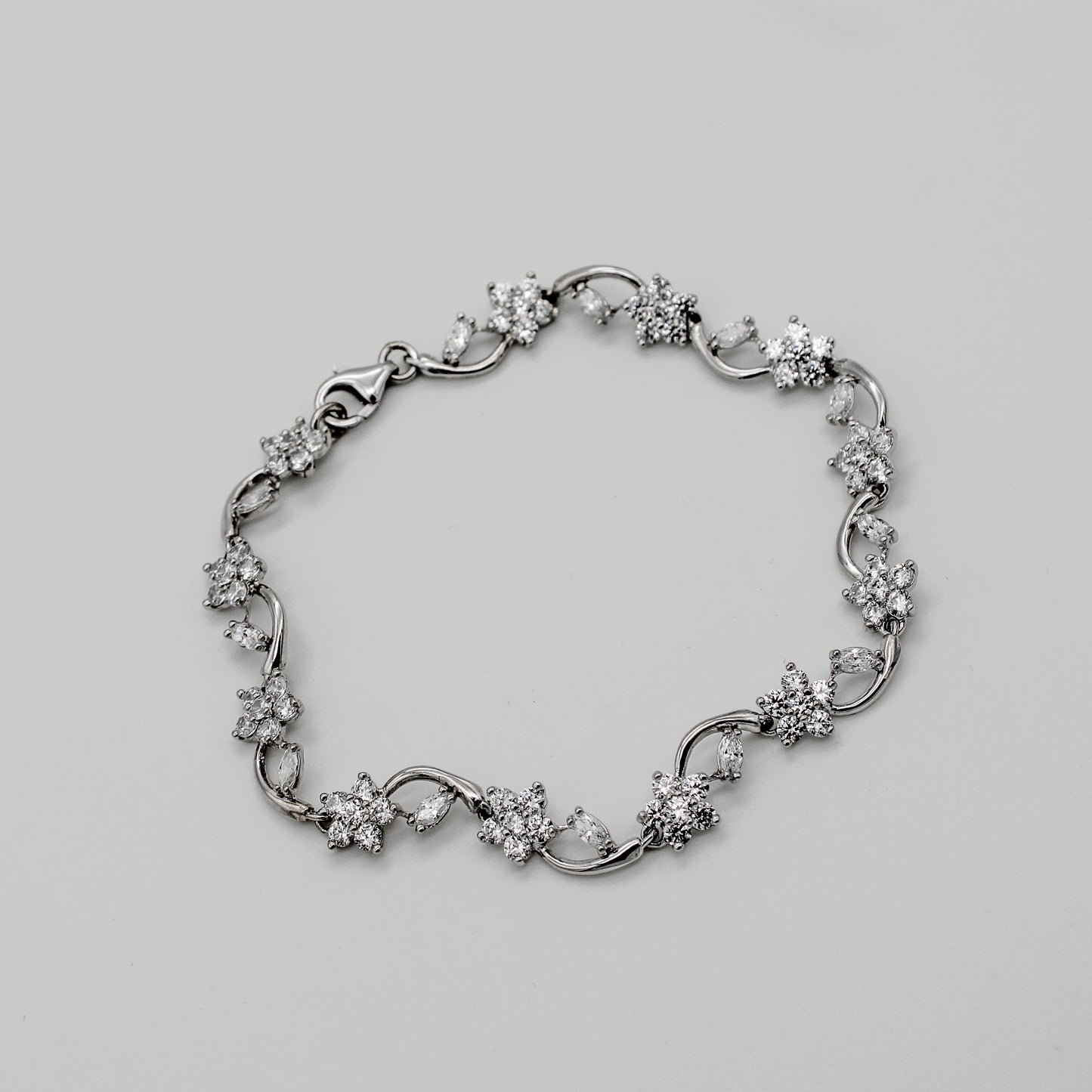 Women's Flower Necklace & Bracelet Set In 14K White Gold