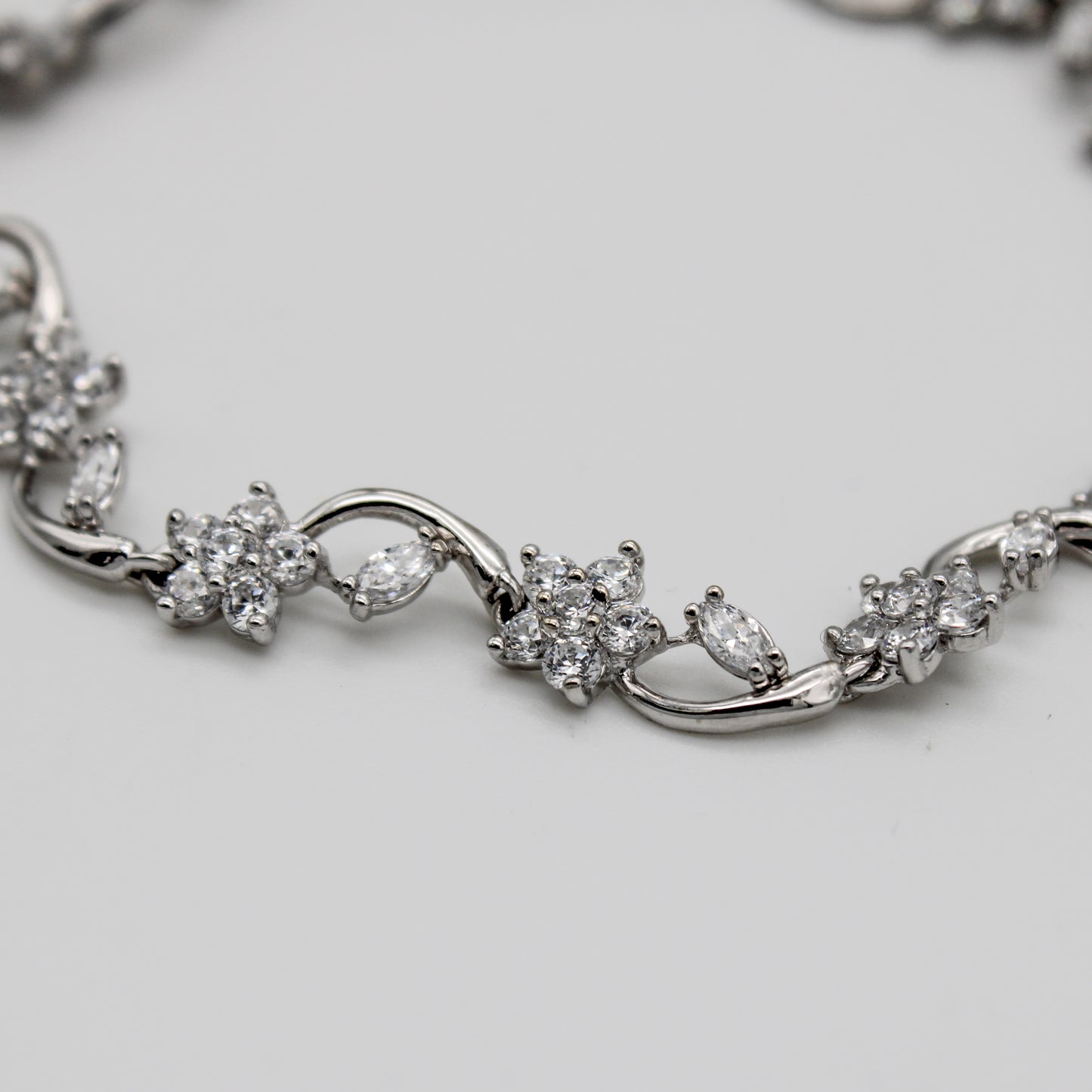 Women's Flower Necklace & Bracelet Set In 14K White Gold