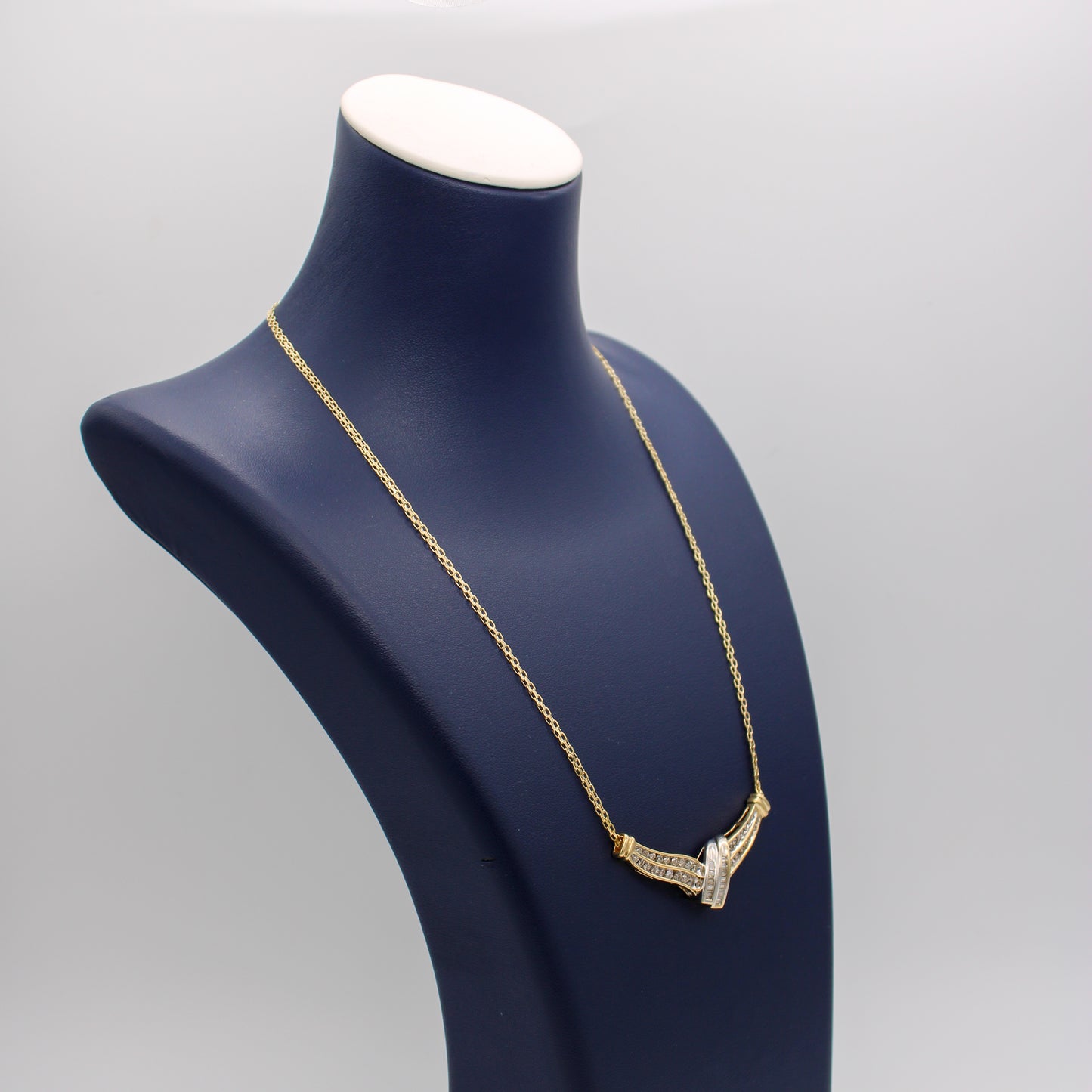 Elegante collar de diamantes de estilo italiano para mujer en oro bicolor de 14 quilates