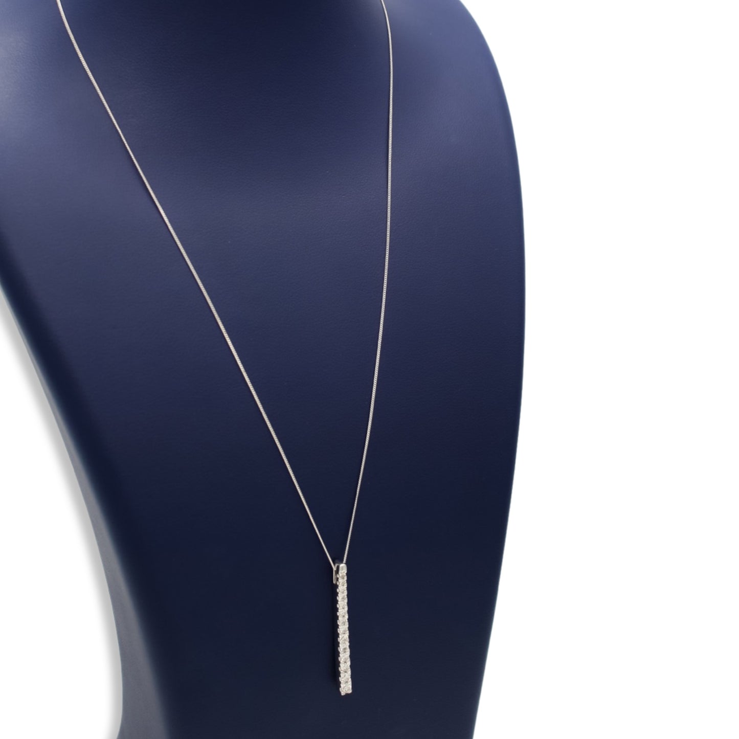 Collar con dije de diamantes para mujer en oro blanco de 14 k