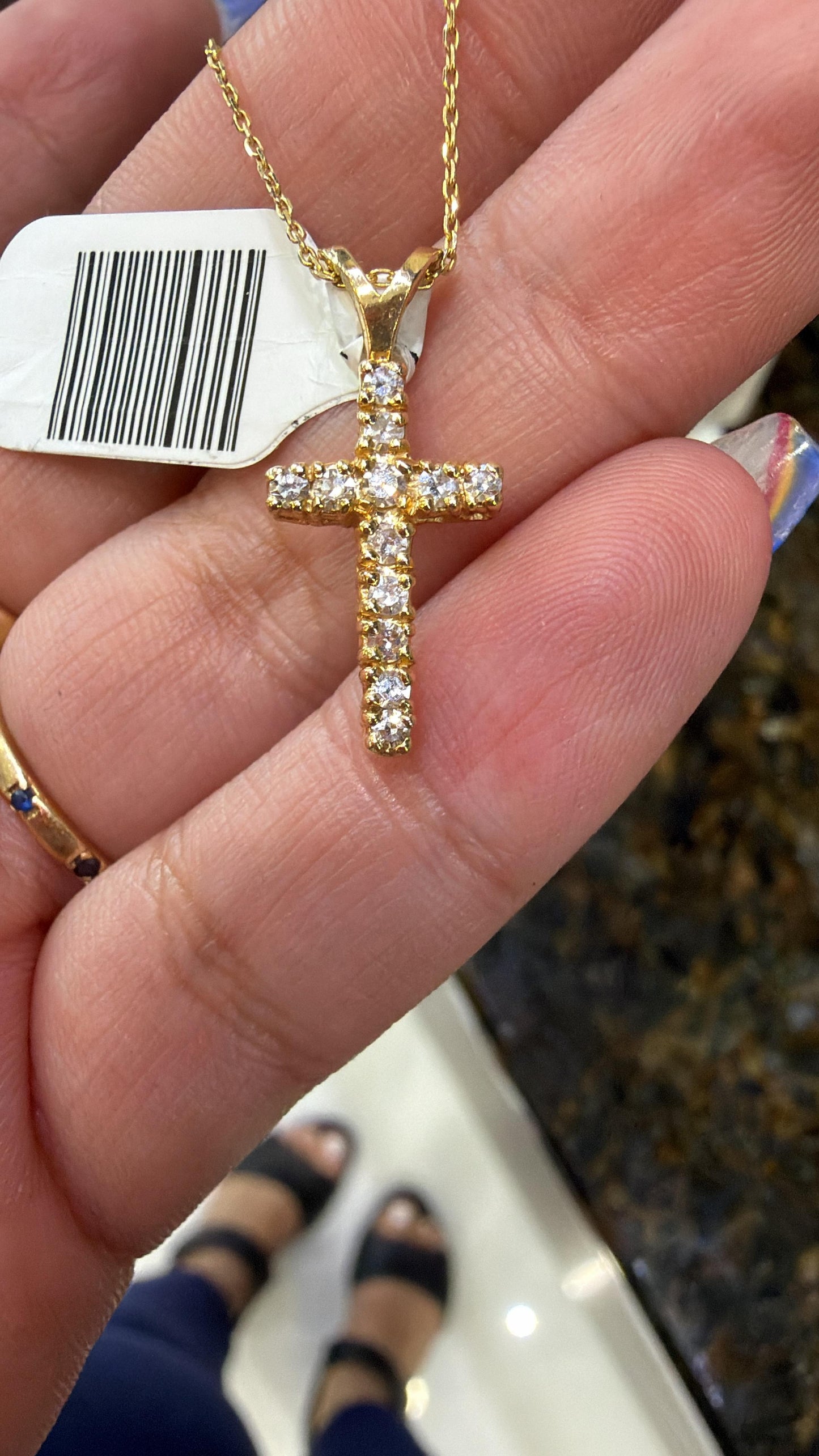 Crucifijo 14kt 0.5’ diamantes