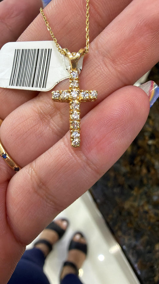 Crucifijo 14kt 0.5’ diamantes