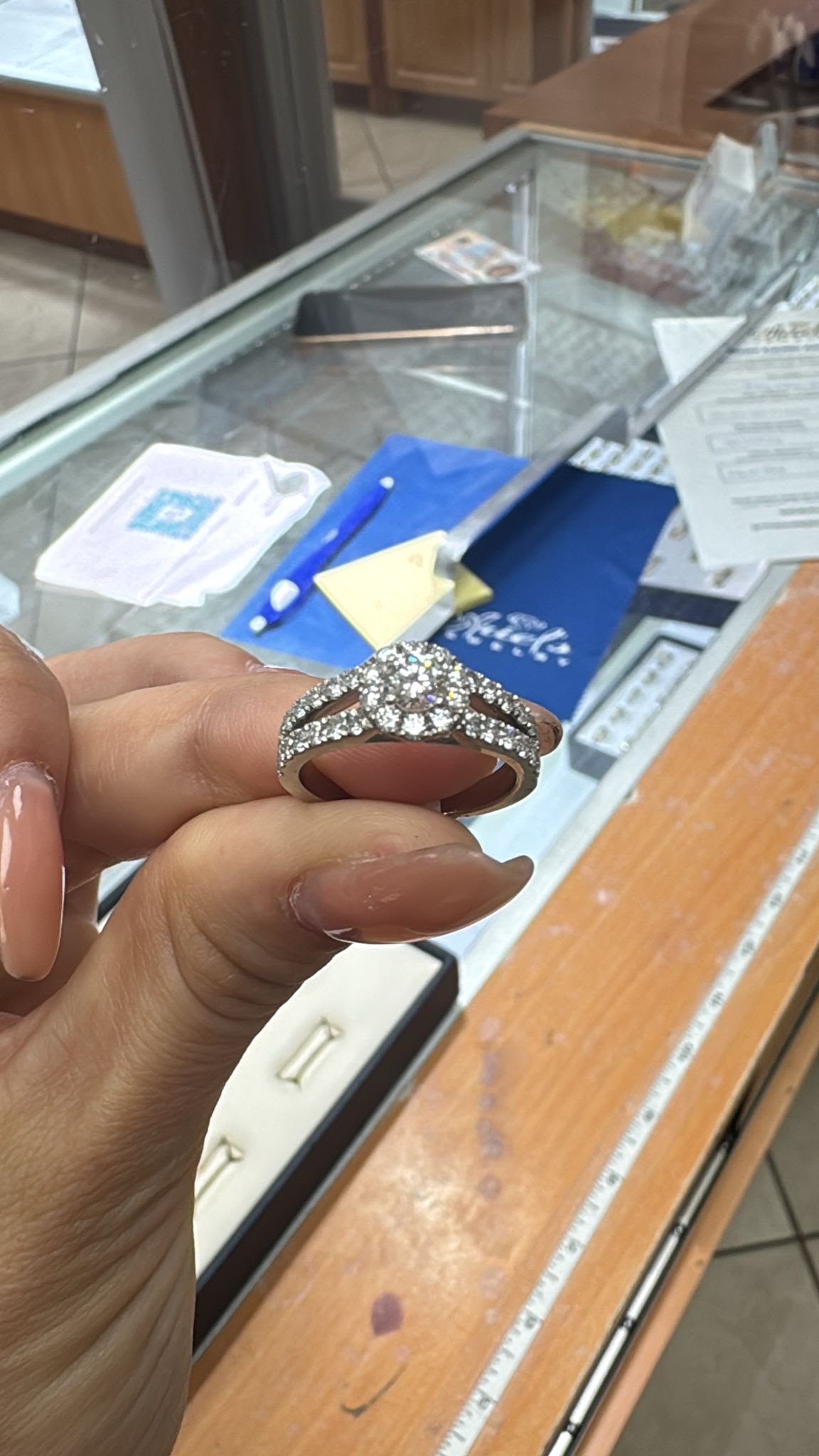 ENGAGEMENT RING W/DIAMONDS