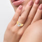 Atractivo intrincado: conjunto de boda con trío de diamantes de 0,33 quilates en oro amarillo de 14 quilates
